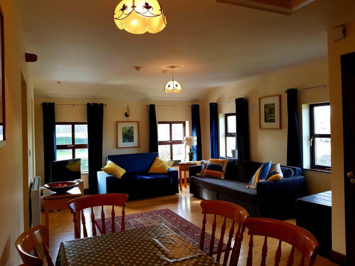 Nanny Quinn'S Apartment Killucan Exteriér fotografie